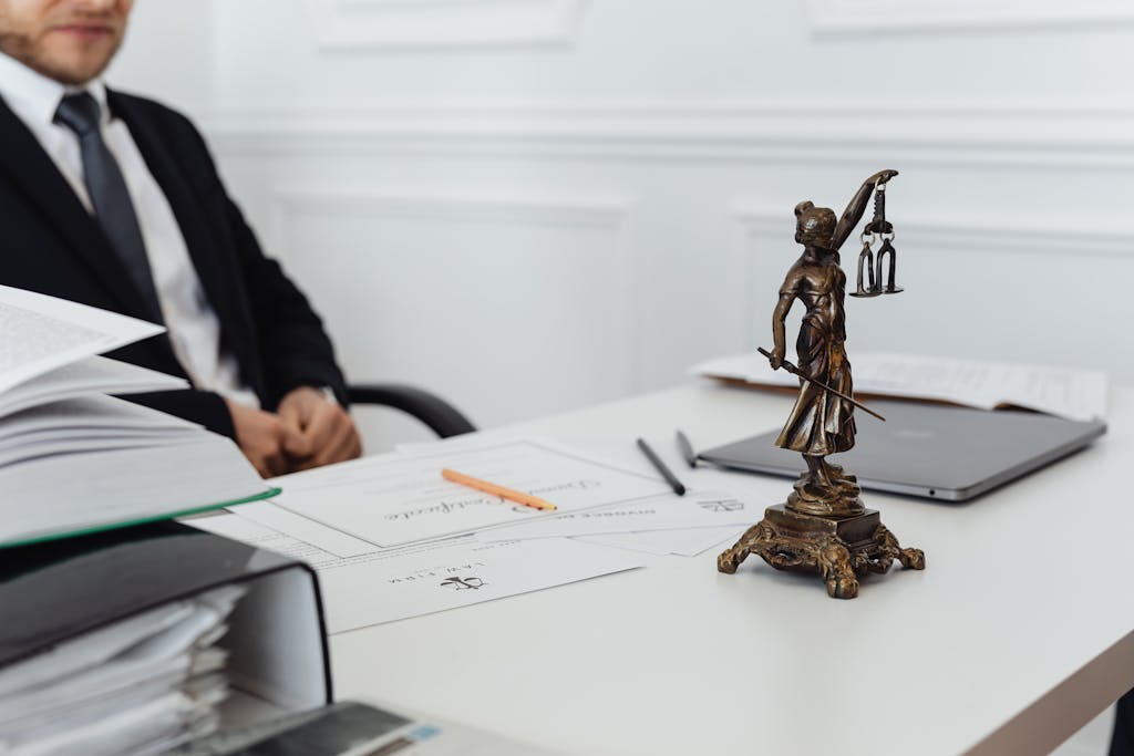 Litige avec un toiturier en Belgique : recours et médiation