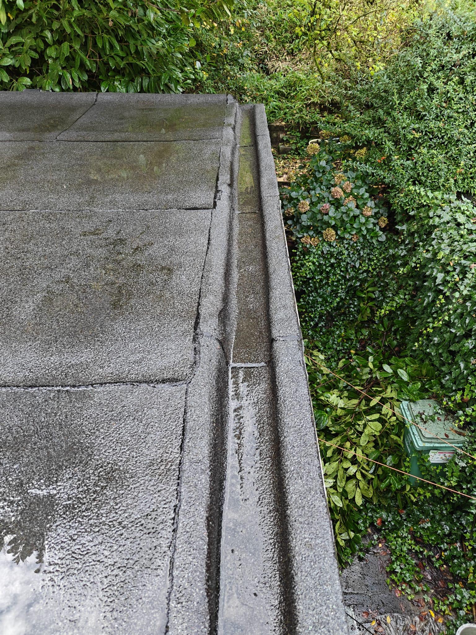Nettoyage de gouttières d’une toiture en Belgique
