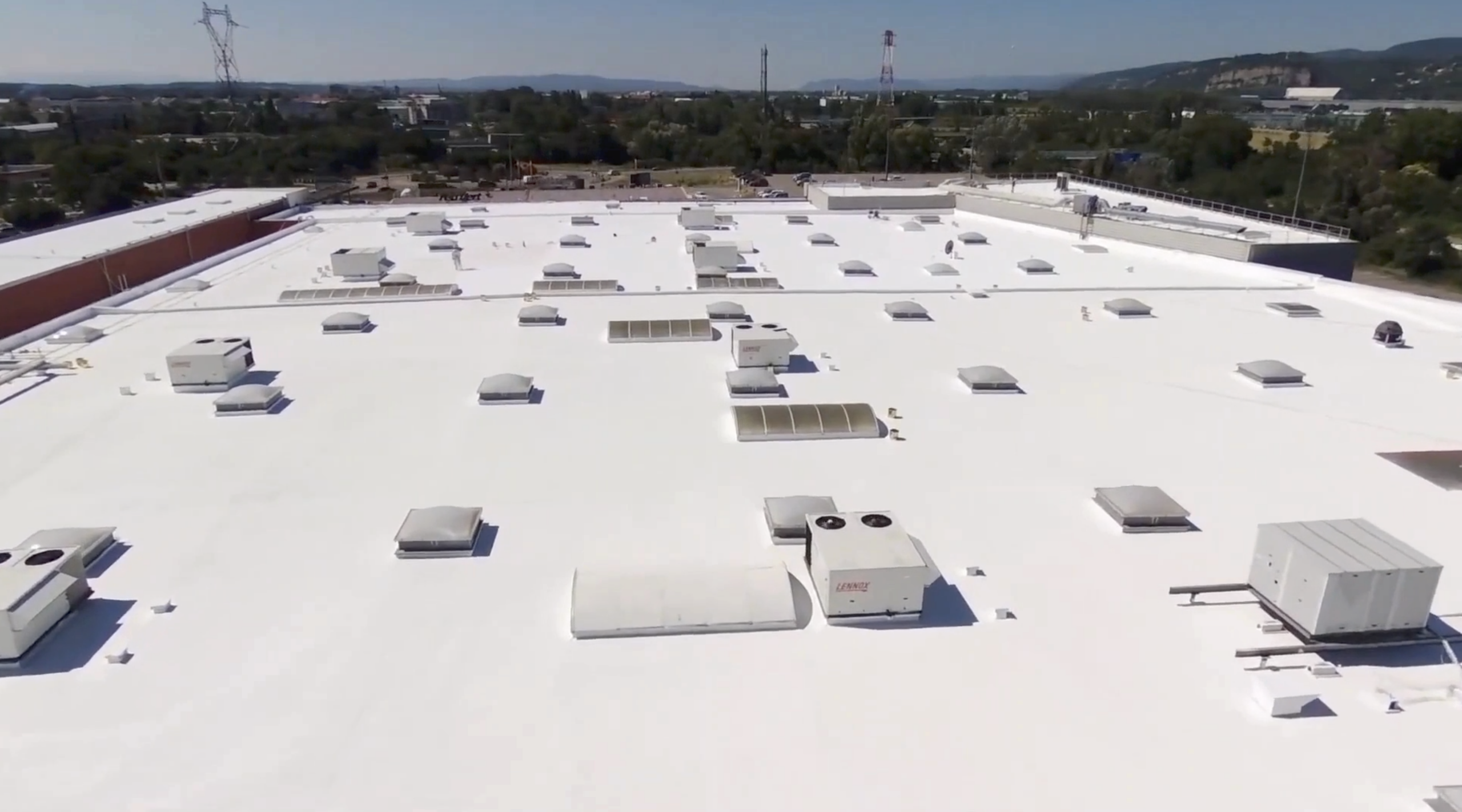 Toiture blanche réfléchissante de type cool roof en Belgique