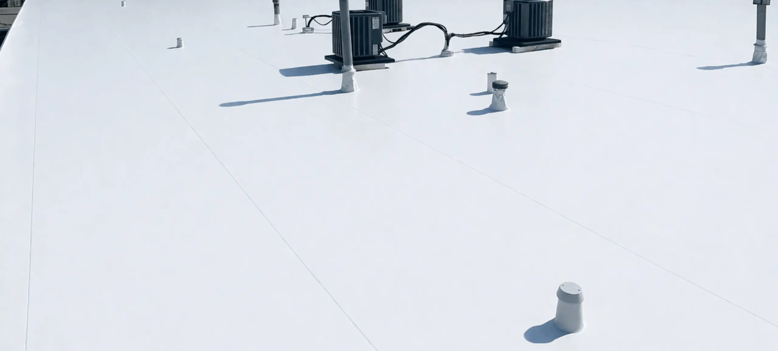 Élastomère cool roof couleur blanche : solution rafraichissante pour toiture