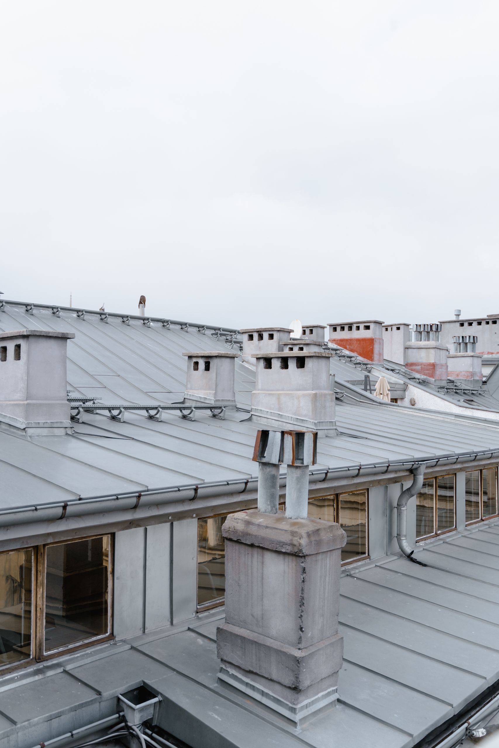 Chéneaux et zinguerie de toiture sur maison bruxelloise traditionnelle