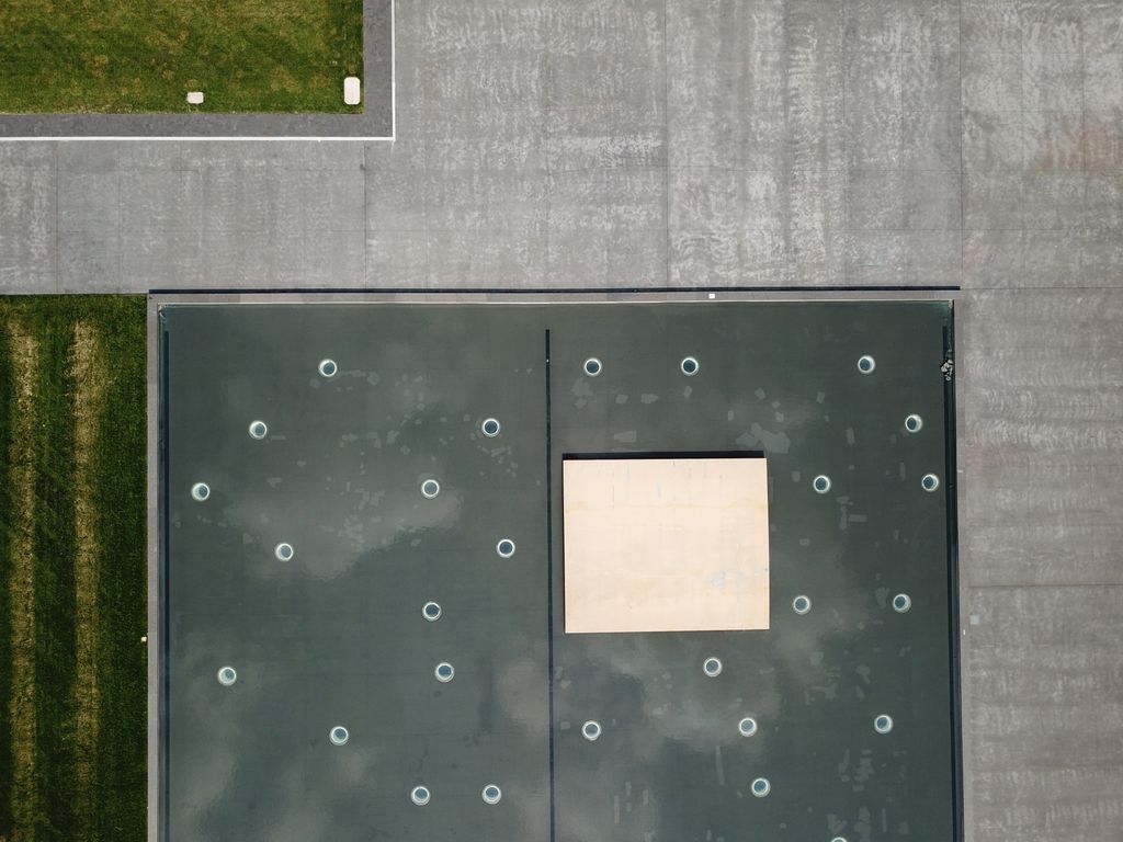 Membrane d’étanchéité EPDM ou TPO sur toiture plate en Belgique